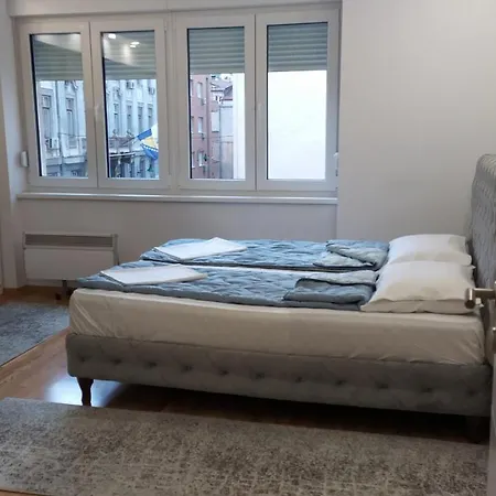 アパート Sara Centar *